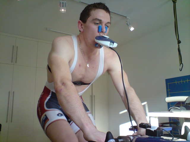 Ausdauerdiagnostik und Ergospirometrie im Labor von GL8 Sport Ausdauerdiagnostik Ergospirometrie Laktattest Bike Fitting Sitzpositions Analyse Rennrad Triathlon Trainings Plan Steuerung Köln Düsseldorf Leverkusen Wuppertal